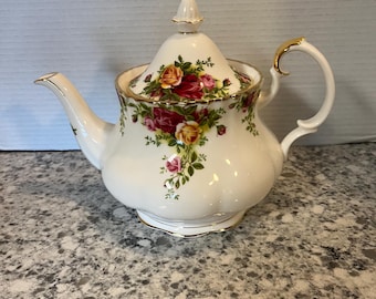 Royal Albert Old Country Roses Teapot
