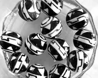 Handpainted Black and White Lampwork Glass Beads 12 beads, 14mm Item #7536