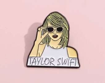 Taylor Swift lindo broche Y2K de moda insignia de metal