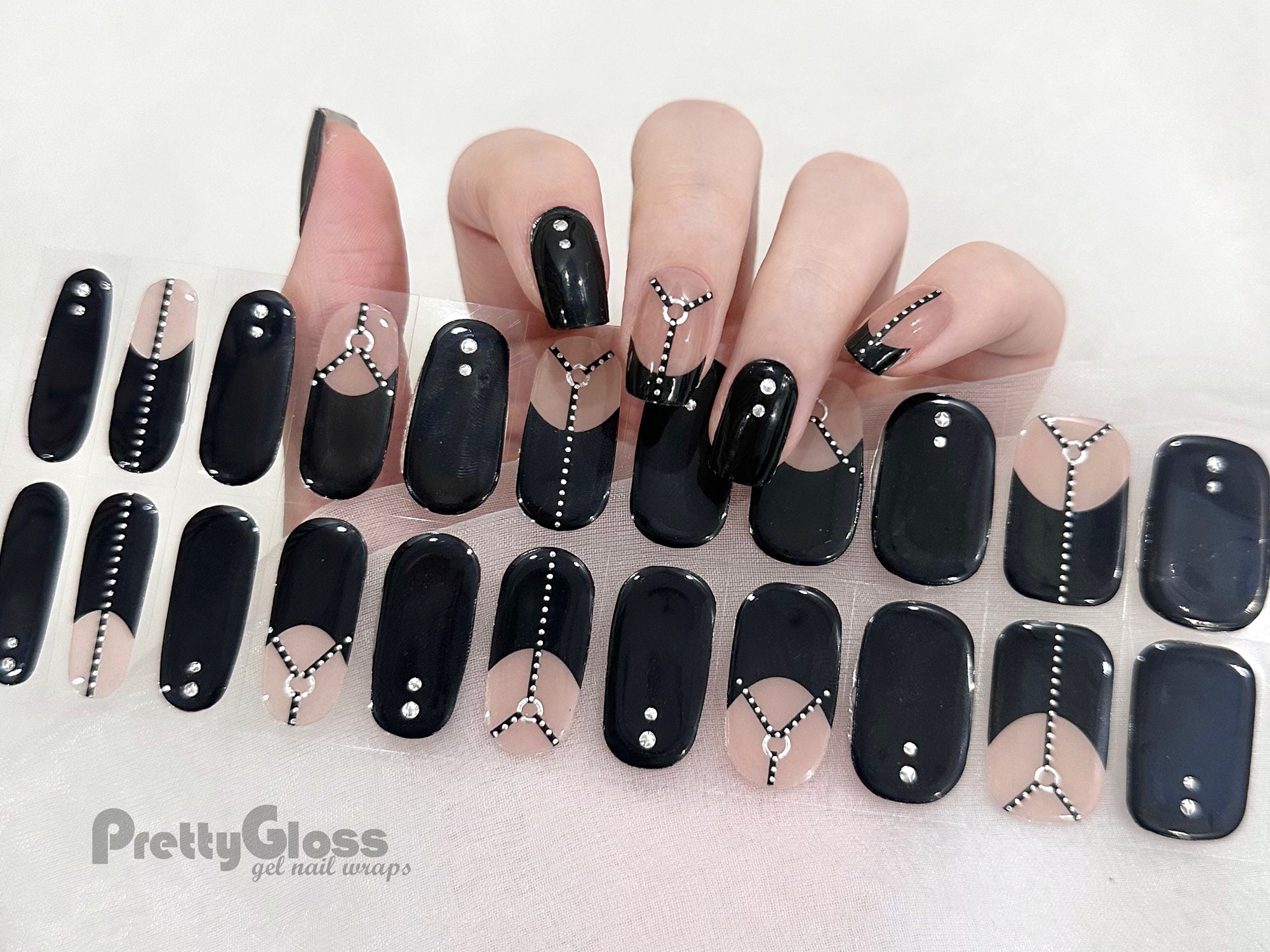 Black & Silver 3D Nail Art That Stuns