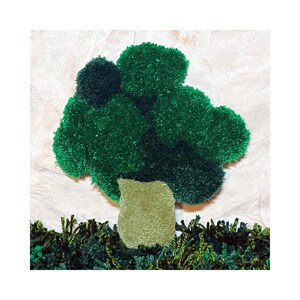 Levensgrote getufte garenkunst broccoli | Kleurrijk wandkleed, hangend decor