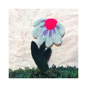 Tufted Daisy Flower Wall Hanging - Colorful Handmade Fiber Art, Plush Tiny Rug