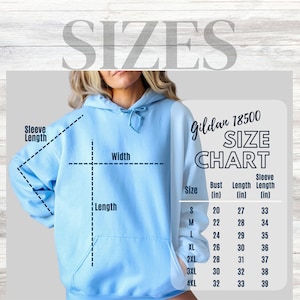 Peut inclure: Un sweat &agrave; capuche bleu clair avec un tableau des tailles. Le tableau, intitul&eacute; "Gildan 18500 SIZE CHART", r&eacute;pertorie les mesures de la poitrine, de la longueur et des manches en pouces pour les tailles S &agrave; 4XL. Le mot "SIZES" est en haut.