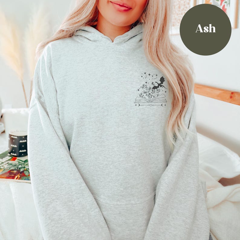 Sudadera con capucha de dragón "Un libro al día", sudadera para amantes de los libros, sudaderas con capucha para amantes de los libros, regalo para amantes de los libros, regalo para lectores, amantes de los libros de fantasía, sudadera de dragón imagen 6