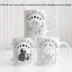K&ouml;nnte beinhalten: Drei wei&szlig;e Keramikbecher mit schwarzen Illustrationen. Jeder Becher zeigt ein anderes Design mit einem Stapel B&uuml;cher, einem zunehmenden Mond und einem anderen Symbol: einer Rose, einem Sch&auml;del und einem Paar H&auml;nden. Der Text auf jedem Becher lautet "A Well Read Woman is a dangerous creature."