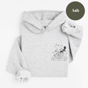 Sudadera con capucha de dragón "Un libro al día", sudadera para amantes de los libros, sudaderas con capucha para amantes de los libros, regalo para amantes de los libros, regalo para lectores, amantes de los libros de fantasía, sudadera de dragón imagen 4
