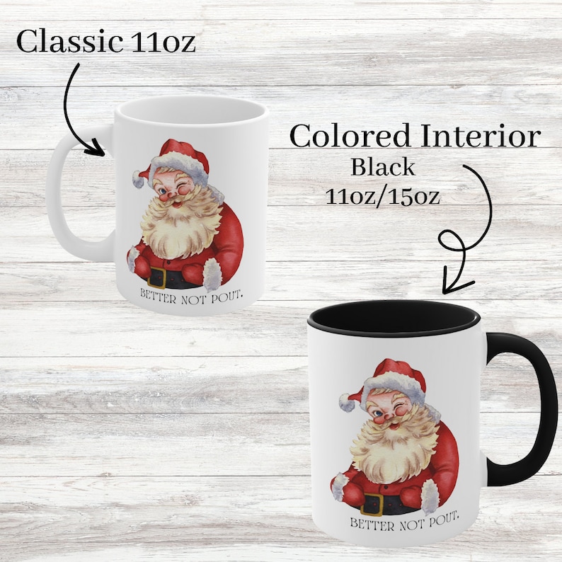 Op de afbeelding: Twee witte keramische mokken met een zwarte binnenkant. Beide mokken hebben een vintage illustratie van de kerstman met de tekst "Better not pout." De mok aan de linkerkant is een klassieke mok van 11oz. De mok aan de rechterkant is een mok van 11oz/15oz met een zwarte binnenkant.