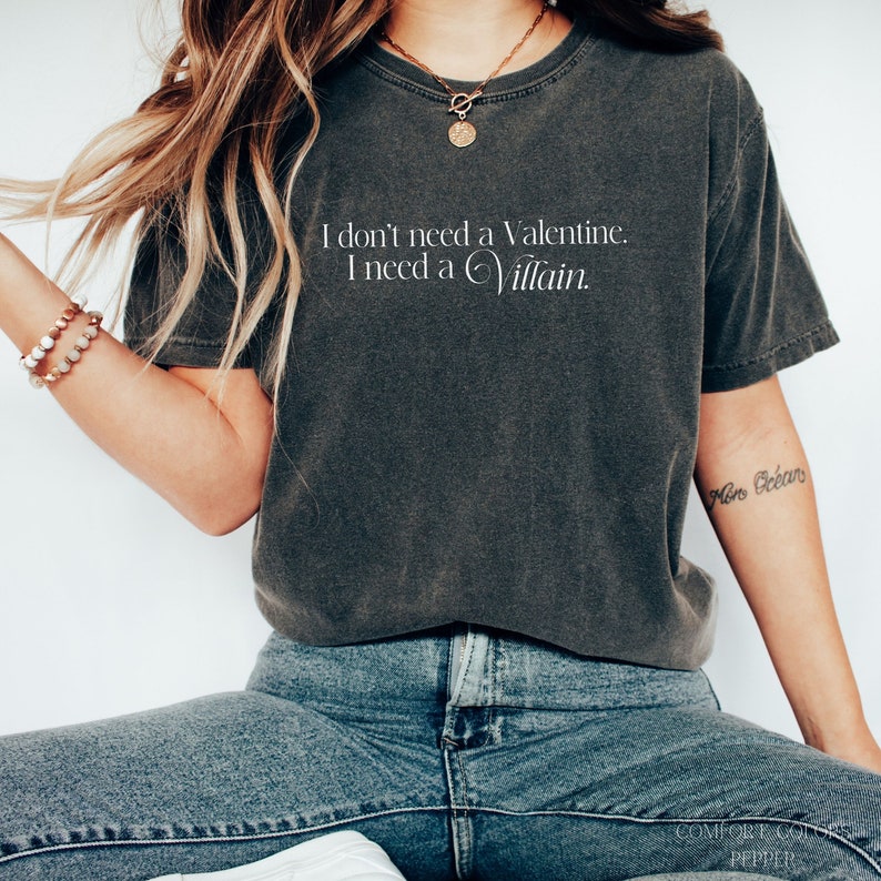 Villain Valentine's Day Comfort Colors® Sweatshirt, Romantasy Book Lover Shirt, Funny Fantasy Booknerd T-Shirt, Gift for Reader, Bookworm Bild 3