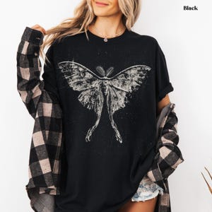 Camiseta Luna Moth, Camiseta Grunge Punk Comfort Colors Horror, Estilo Cottagecore Oscuro, Camiseta Vintage Oversized de los 90, Camiseta Boho Spooky para Mujer para Halloween imagen 4