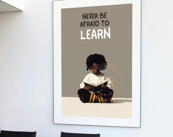 Lámina artística de un niño negro leyendo / Decoración inspiradora para la habitación de los niños (Descarga digital)