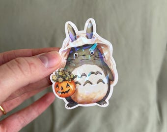 Pegatina de Totoro con arcoíris de Halloween espeluznante - Pegatina inspirada en Ghibli / Criatura del bosque adorable / Pegatina estilo Ghibli / Criatura del bosque caprichosa