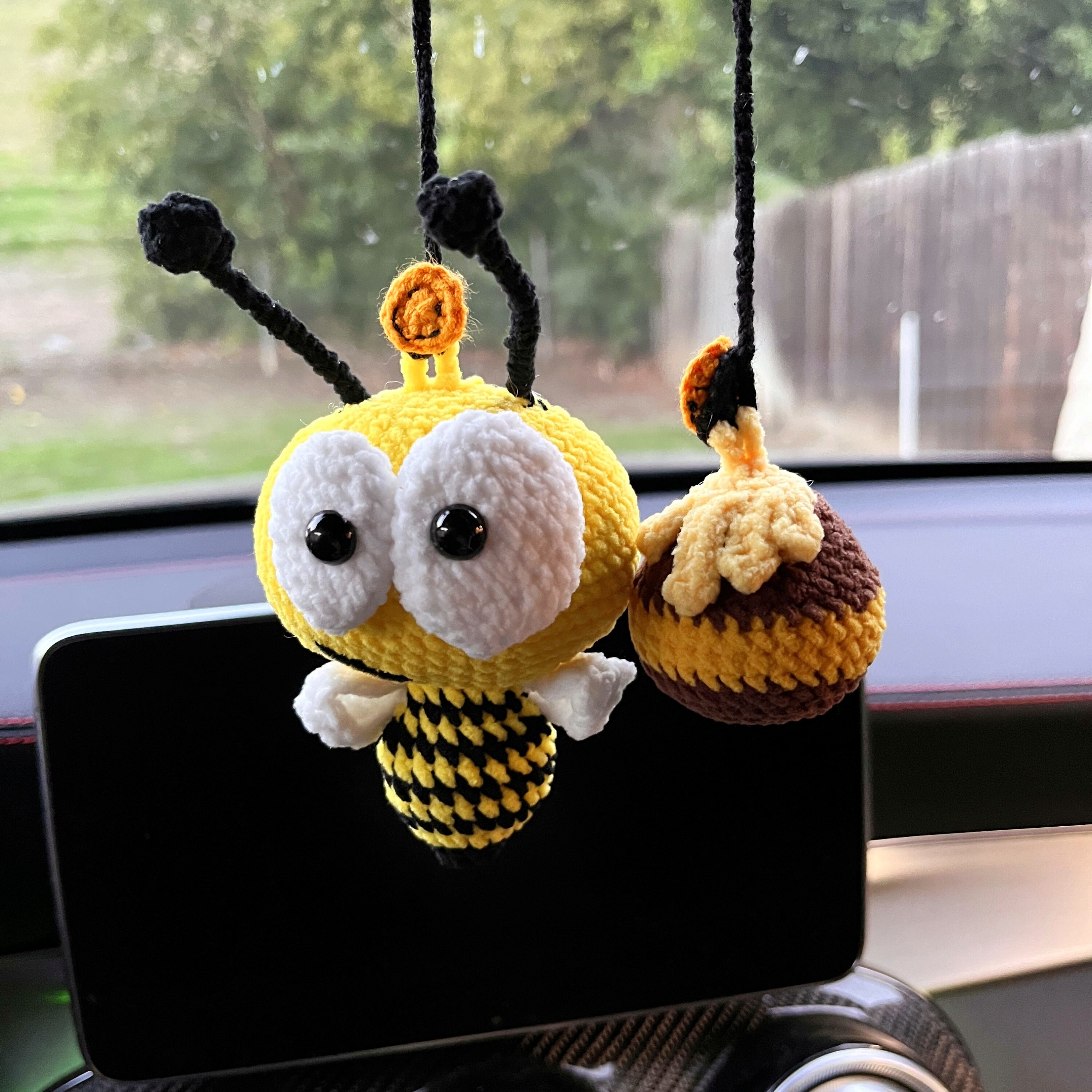 Ornement Voiture Abeille Au Crochet - Décoration Rétroviseur Handmade, Cadeau Mignon