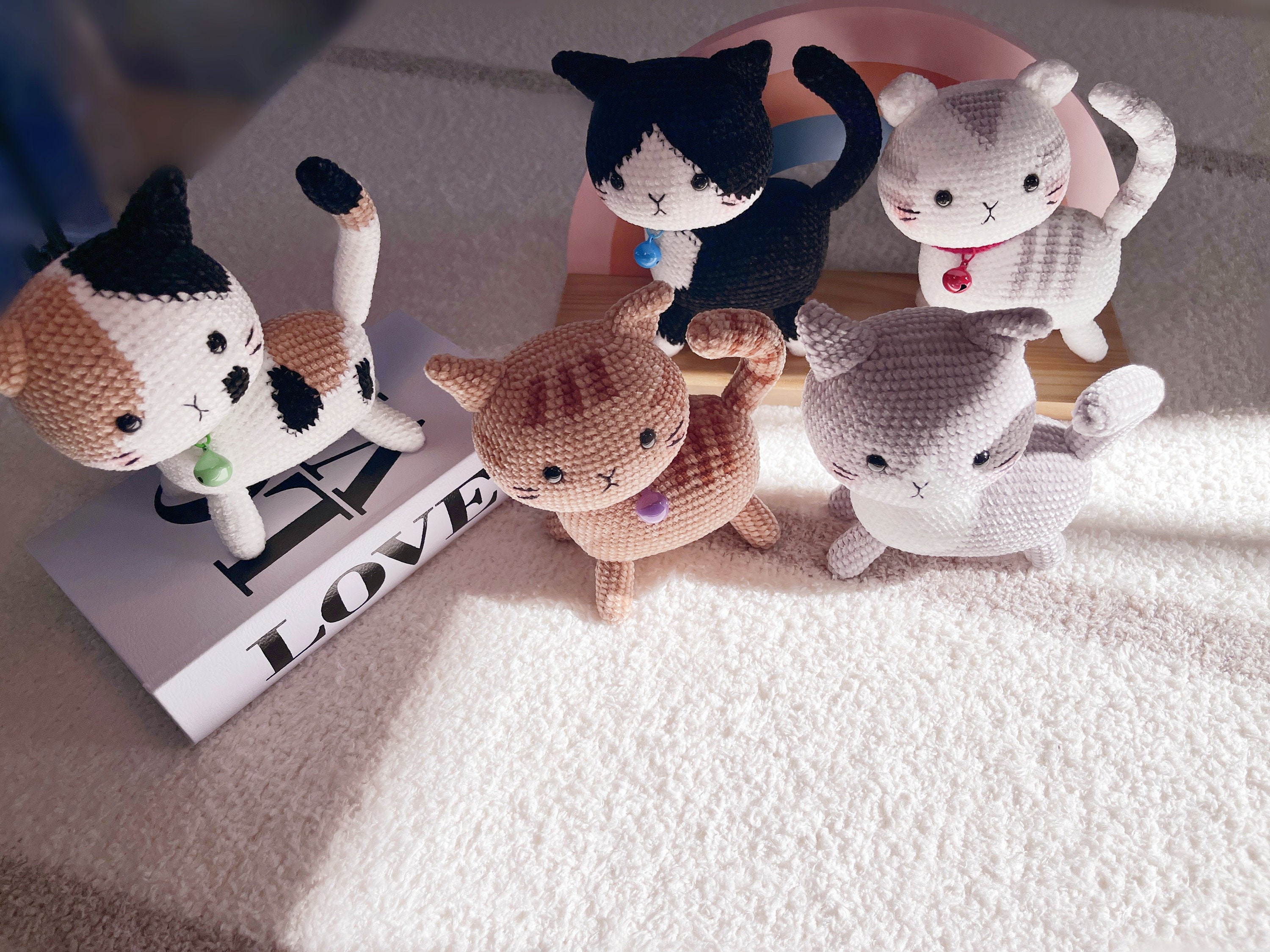 かぎ針編みの猫人形：鈴付き手作りぬいぐるみ - Etsy 日本