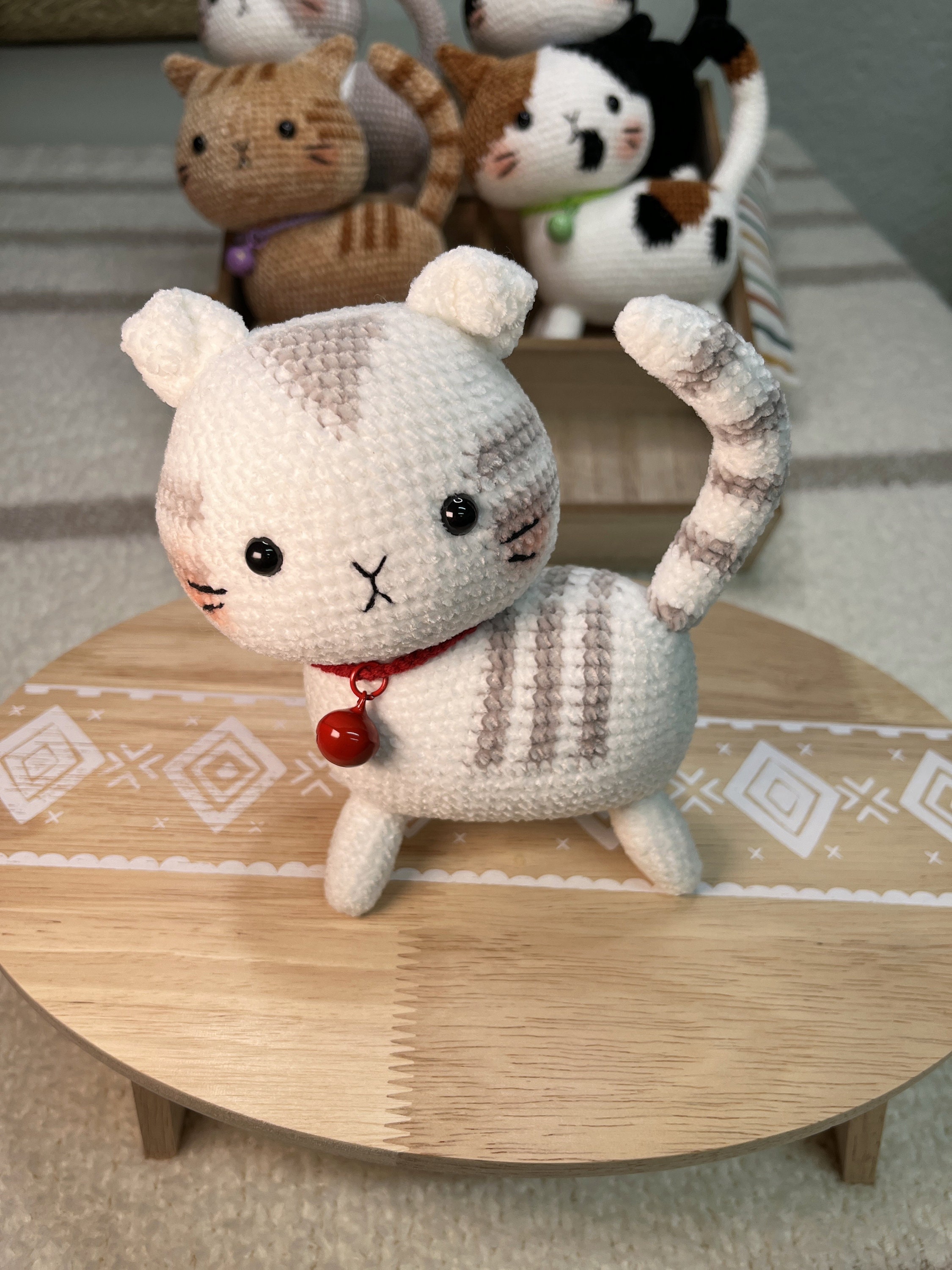 かぎ針編みの猫人形：鈴付き手作りぬいぐるみ - Etsy 日本