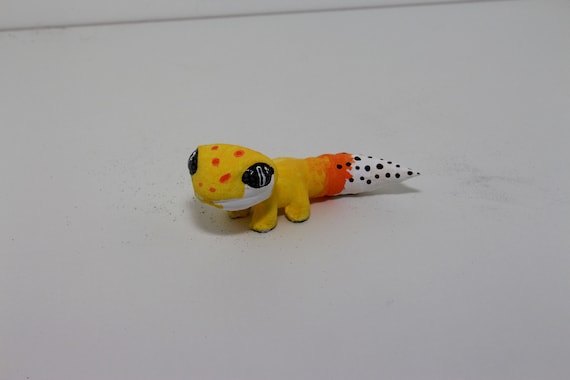 Plastic leopard top gecko toy