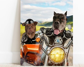 Könnte beinhalten: Zwei Hunde fahren Motorrad. Der Hund vorne ist ein schwarzer Cane Corso, der eine Lederjacke und einen Helm trägt. Der Hund im Beiwagen ist ein brauner Pitbull, der einen Helm und eine Lederjacke trägt. Das Motorrad ist eine klassische Harley Davidson mit Beiwagen. Der Hintergrund ist eine malerische Straße mit Bergen in der Ferne.