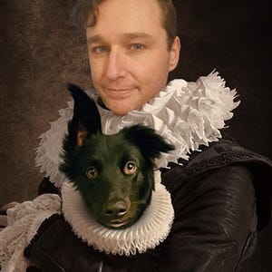 Puede incluir: Un hombre con una chaqueta negra y un cuello blanco con volantes sostiene un perro negro con un cuello blanco con volantes. El hombre y el perro est&aacute;n posando en un estilo de retrato.