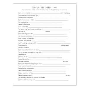 Puede incluir: Una hoja de trabajo blanca titulada "INNER CHILD HEALING" con indicaciones para completar. Las indicaciones est&aacute;n dise&ntilde;adas para fomentar la reflexi&oacute;n sobre las experiencias, los sentimientos y los pensamientos de la infancia. El texto es negro.