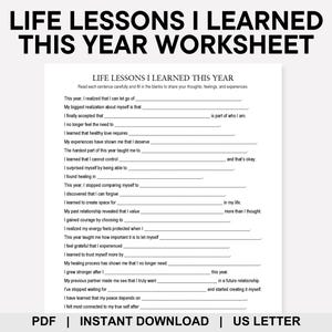 Op de afbeelding: Een afdrukbaar werkblad getiteld "LIFE LESSONS I LEARNED THIS YEAR WORKSHEET" met invulvragen. Het document is wit met zwarte tekst, ontworpen voor zelfreflectie en persoonlijke groei. De tekst "PDF | INSTANT DOWNLOAD | US LETTER" staat onderaan.