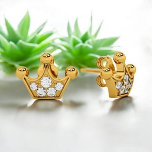Gold Crown Stud Earrings – Dainty Royal Earrings – Queen Crown Jewelry – Cute Gift for Her – Minimalist Studs - Gift For Her