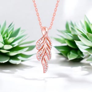 Rose Gold Leaf Pendant Necklace – Elegant Nature-Inspired Jewelry – Crystal Accents – Dainty Botanical Gift for Her