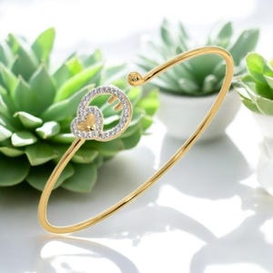Heart Circle Gold Bangle – Moissanite Diamond Bangle -Dainty Open Cuff Bracelet – Minimalist Love Jewelry – Everyday Wear – Gift for Her