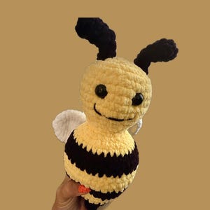 Handmade Bumblebee Plush: Crochet Amigurumi Bee Decor