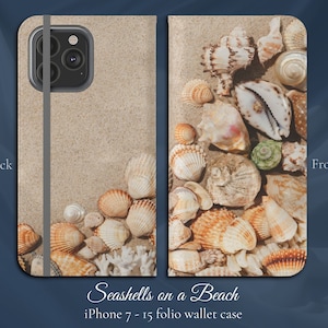 Conchas tropicales en una playa de arena, funda de billetera iPhone Flip Folio, modelos de iPhone 7,8,X,11,12,SE,13,14,15 Náutica, Vacaciones, Costa del Mar
