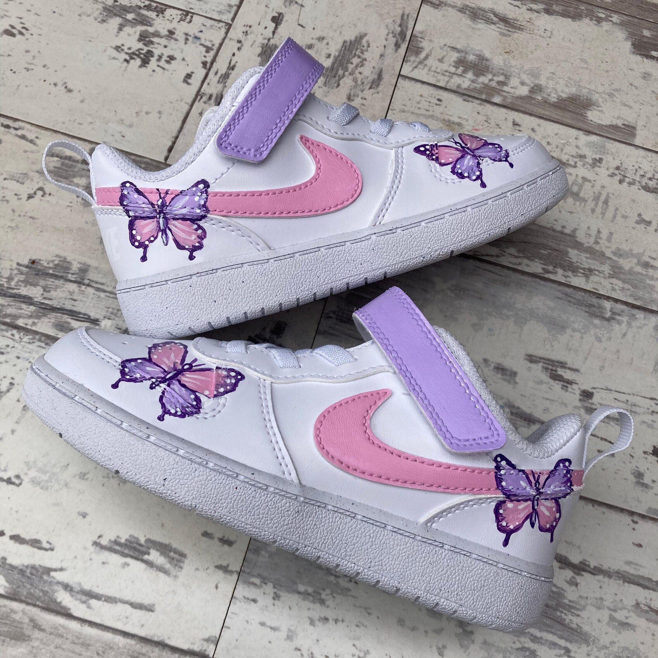 Mindy butterfly hotsell appliqu茅 leather sneaker