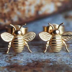 Orecchini a perno a forma di ape in argento 925, piccoli orecchini a forma di ape fatti a mano, gioielli ispirati alla natura per donna