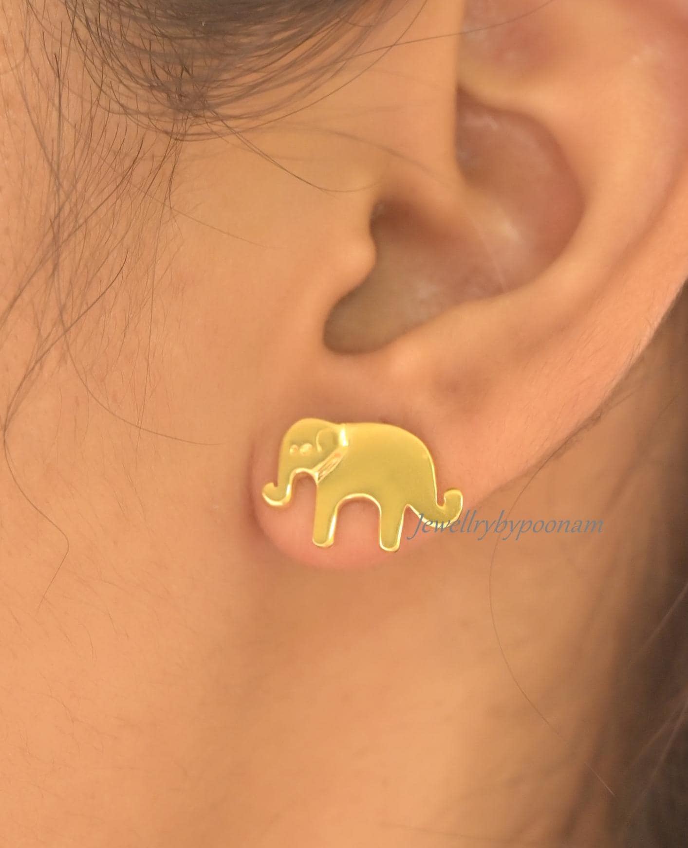 14Kゴールドの象のスタッドピアス：幸運を呼ぶ動物ジュエリー - Etsy 日本