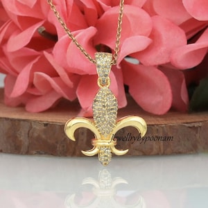 Collar de flor de lis de cristal Swarovski, colgante de flor de lis, collar satélite de flor de lis, colgante de diamantes de flor de lis