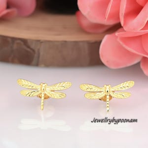 Delicados aretes de libélula en oro de 14 k, aretes de libélula, aretes de cartílago con libélula, aretes de libélula, aretes de cartílago con libélula