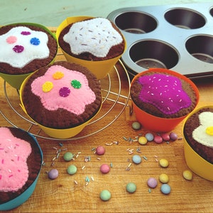 Muffin play food made of felt
