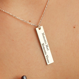 Memento Mori Halskette, Sterling Silber Plättchen Halskette, Memento Mori Anhänger, Memento Vivere Charm Halskette, Zierliche Halskette