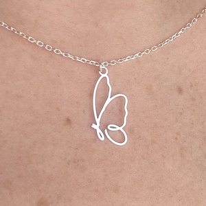 Dainty Butterfly Necklace, Animal Necklace, Dainty Butterfly Necklace, Side Butterfly Pendant, Animal Jewelry, Flying Butterfly Necklace