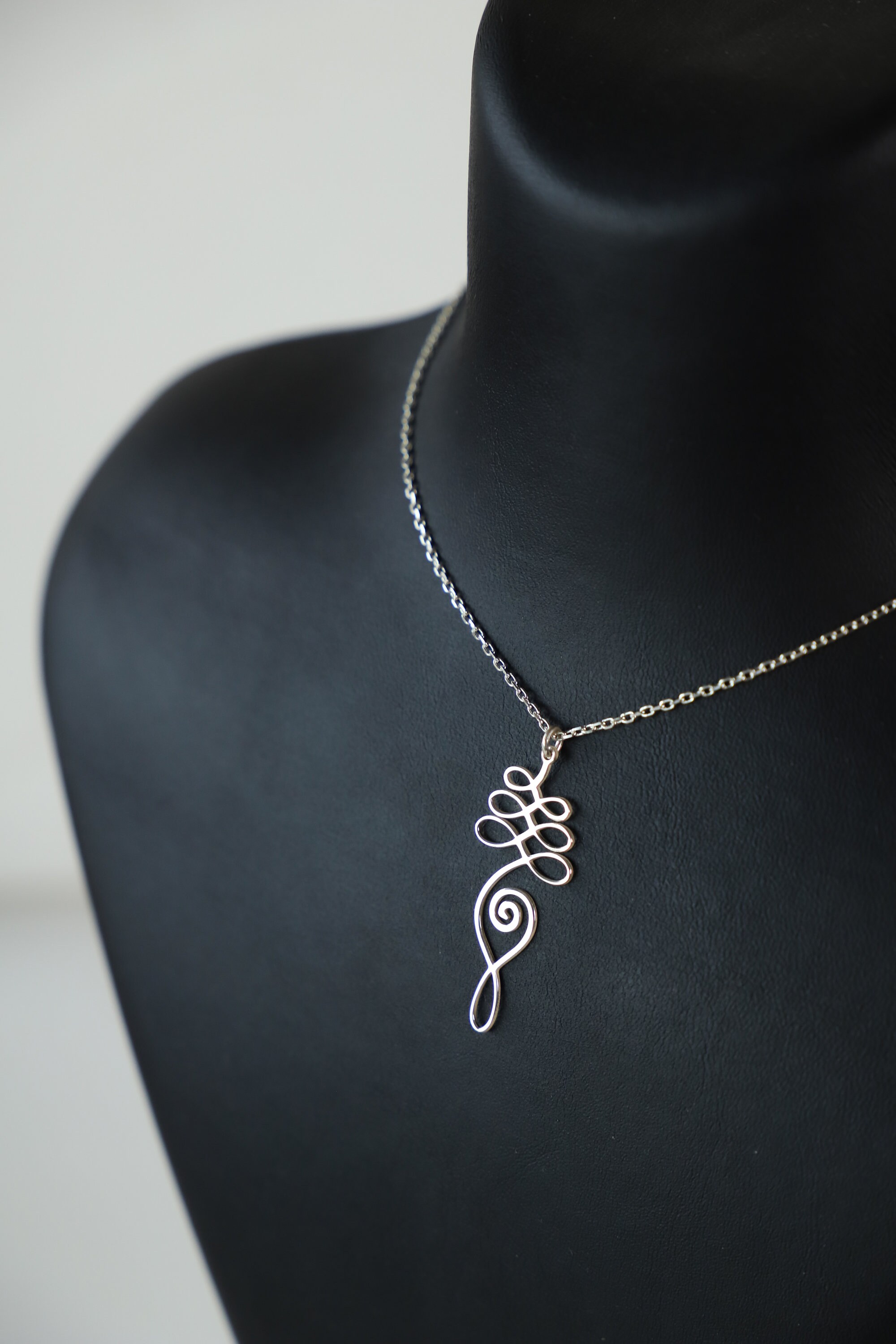 Collana sottile Unalome in argento sterling, ciondolo yoga in argento, collana di meditazioni buddiste, gioielli yoga, collane Unalome per donna - Italia