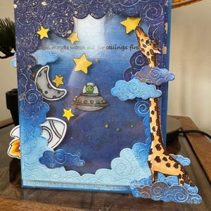 Souhaits d'anniversaire de notre girafe : « Vise les étoiles (mais attention au plafond !) »
