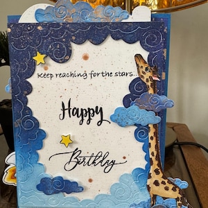 Souhaits d'anniversaire de notre girafe : « Vise les étoiles (mais attention au plafond !) »