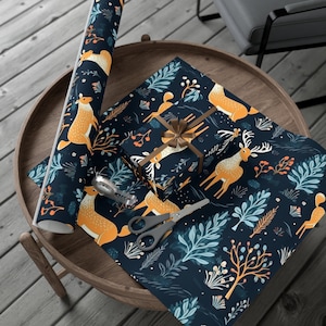 Eco-vriendelijk kerstrendier inpakpapier, geïllustreerd kerstpapier, inpakpapierrollen, kraftpapier, Scandinavische cadeauverpakking