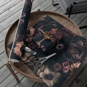 Ciemny kwiatowy papier do pakowania Cottagecore, botaniczny papier do pakowania prezentów, ciemny kwiatowy wzór, rolki papieru do pakowania, Dark Academia Wrap, prezent świąteczny