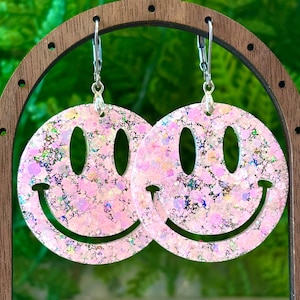 Glow in the Dark Smiley Face Earrings, Hippie Retro Dangles, Happy Face Earrings, Peace and Love Jewelry, Fun 70s Style Earrings, boho theme