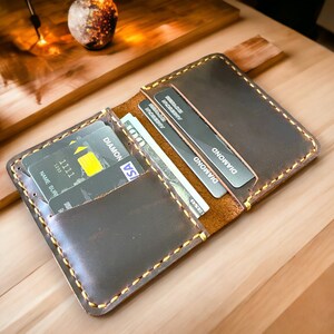 Handgefertigte schmale Brieftasche für die Vorderseite, The Wilder Slim Wallet, Kartenhülle aus antikem Leder, minimalistischer personalisierter Kartenhalter, Skinny Wallet
