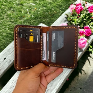 Cartera fina hecha a mano con bolsillo frontal, cartera fina The Wilder, funda de cuero antiguo para tarjetas, tarjetero minimalista personalizado, cartera fina.