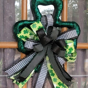 St. Patrick&#39;s Day Wreath/ Shamrock Wreath/ Clover Wreath/ Green Wreath/Green Glitter Wreath/ Door Hanger/ Home Decor/ Mesh Wreath/ Bow Decor