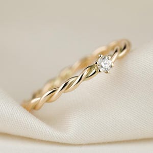 Engagement ring &quot;Felice&quot; made of rose gold 585 • 14kt • with claw setting and diamond • filigree proposal ring • braided ring • cord ring