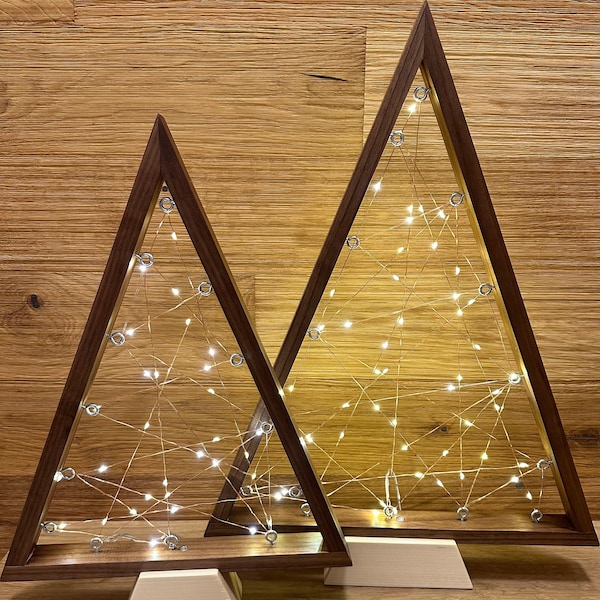 Weihnachtsbaum aus Holz mit Lichterkette, LED-Holztanne