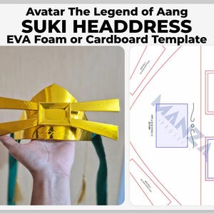 Puede incluir: Un tocado dorado de Suki de Avatar: La leyenda de Aang. El tocado se sostiene en una mano y tiene un centro rectangular con cuatro extensiones horizontales. La imagen también incluye una plantilla para el tocado.