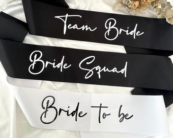 theBRIDESBOXX JGA Schärpen Bride to be Bride Squad Team Bride Brautjungfern Set Junggesellenabschied schwarz weiß black white