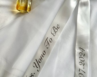 theBRIDESBOXX kurzer Schleier mit Satinschleife mit Personalisierung Braut Bride Junggesellenabschied JGA Standesamt